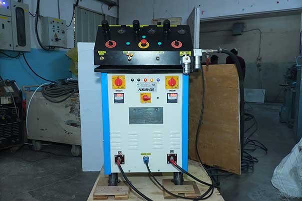 Metallizing spray machine